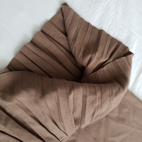 Club Monaco slim knit pleat hem pencil skirt M - Picture 4 of 6